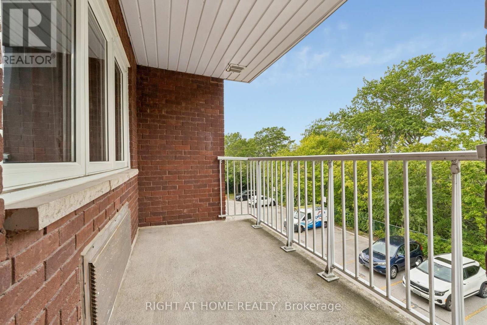 318 - 193 Lake Driveway Drive W, Ajax, Ontario  L1S 7H8 - Photo 8 - E13794758
