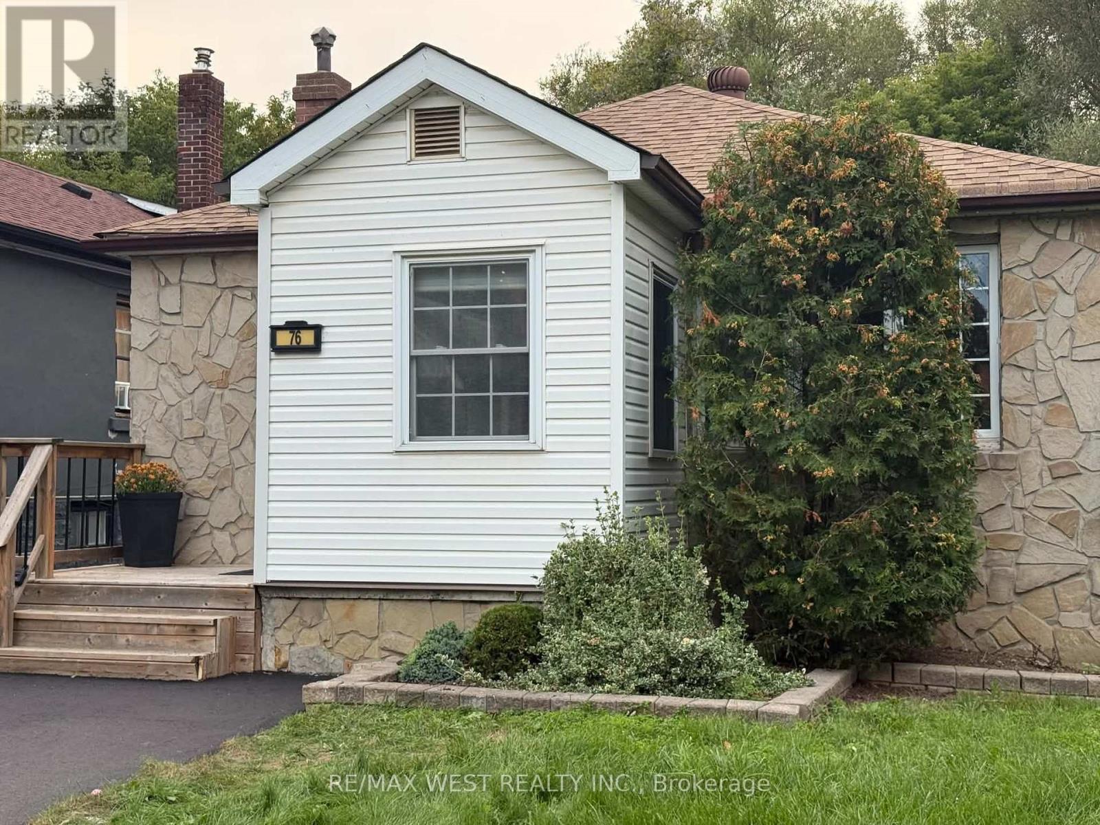 76 Laburnham Avenue, Toronto, Ontario  M8W 1S8 - Photo 2 - W13757266