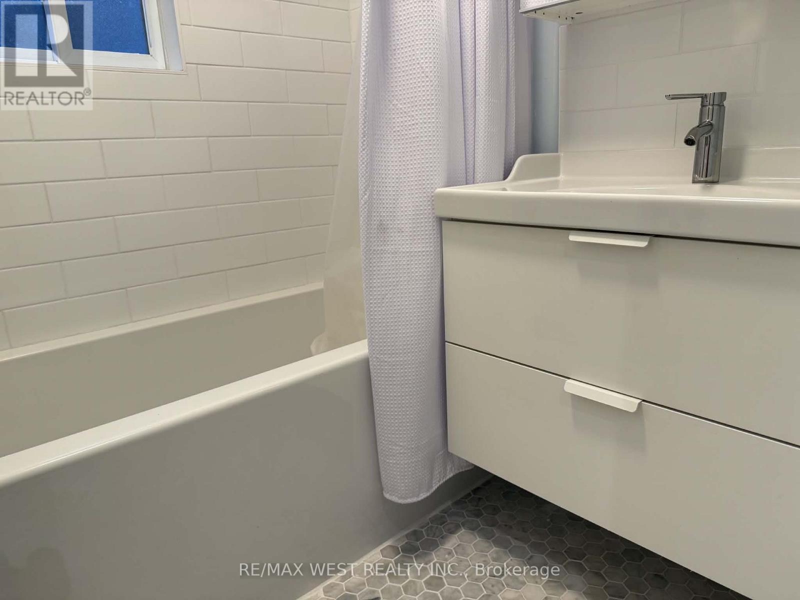 76 Laburnham Avenue, Toronto, Ontario  M8W 1S8 - Photo 23 - W13757266