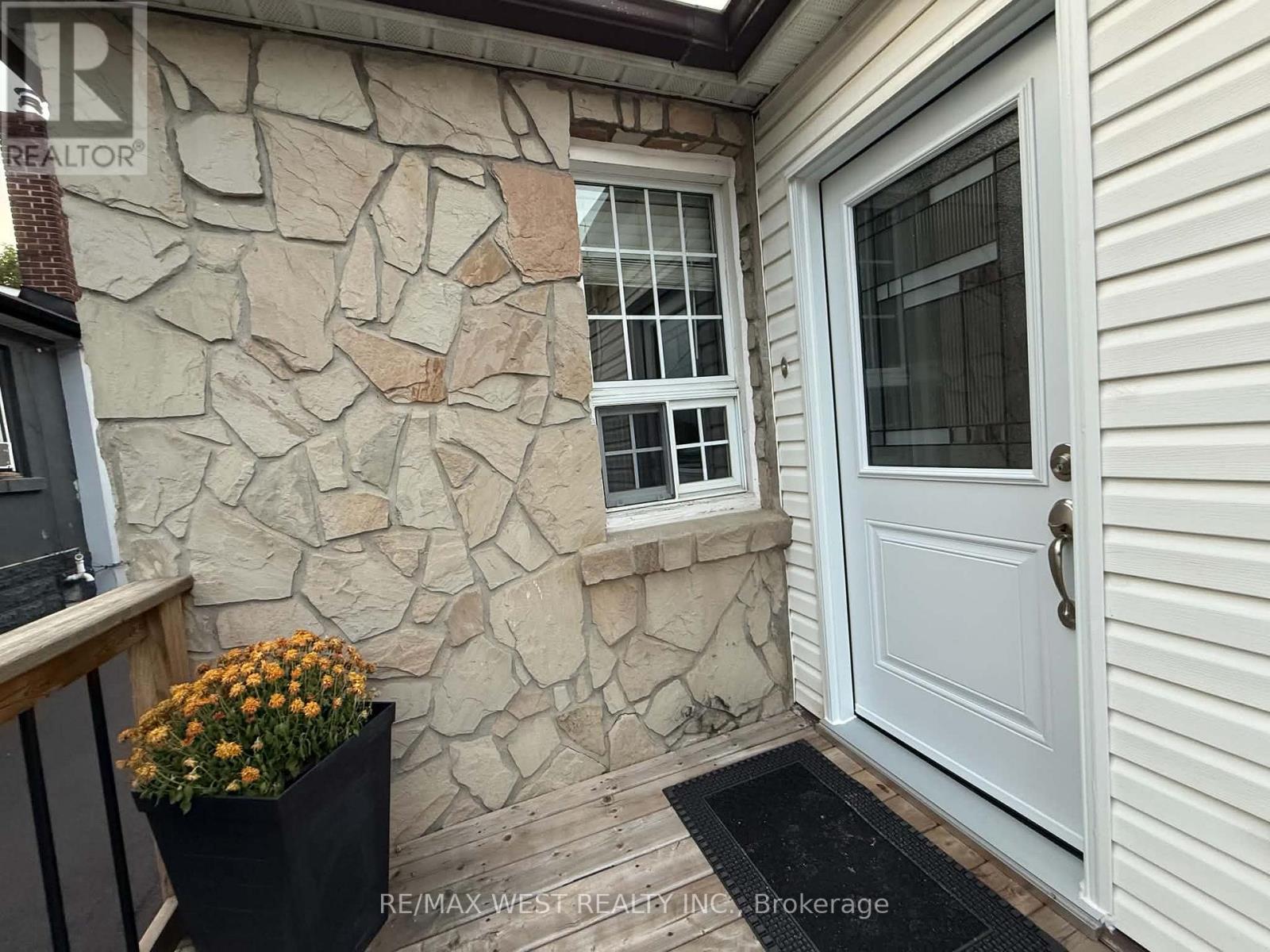 76 Laburnham Avenue, Toronto, Ontario  M8W 1S8 - Photo 3 - W13757266