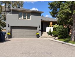 32 ASHMOUNT CRESCENT, Toronto, Ontario