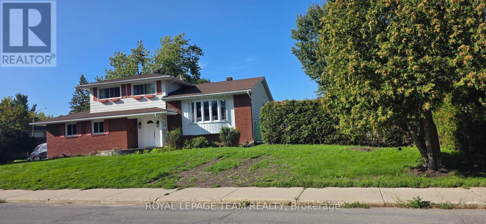 13 Ridgeburn Gate, Ottawa, Ontario  K1B 4C7 - Photo 2 - X13794810