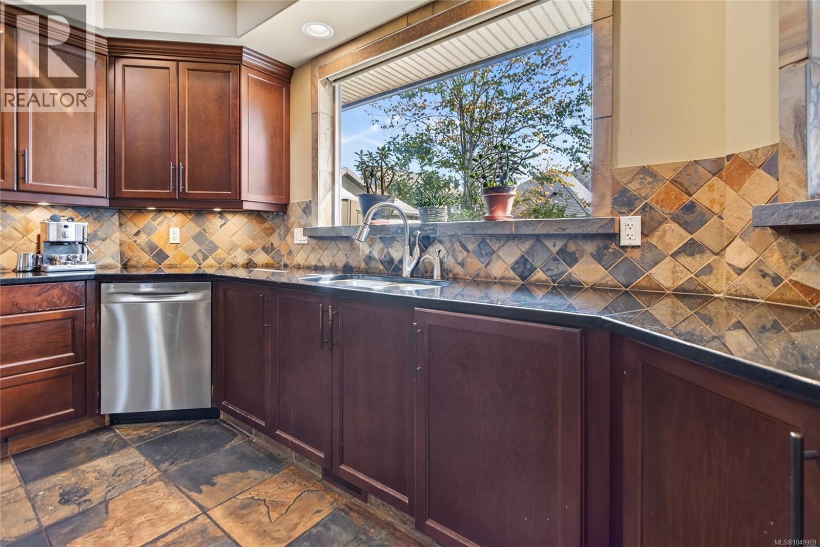 1321 Clear View Pl, Comox, British Columbia  V9M 3R3 - Photo 11 - 1049969
