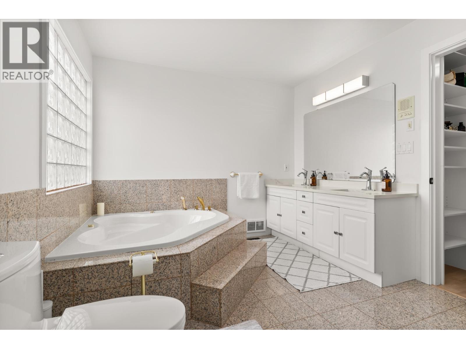 9152 Klenner Drive, Burnaby, British Columbia  V3N 4E5 - Photo 24 - R3166493