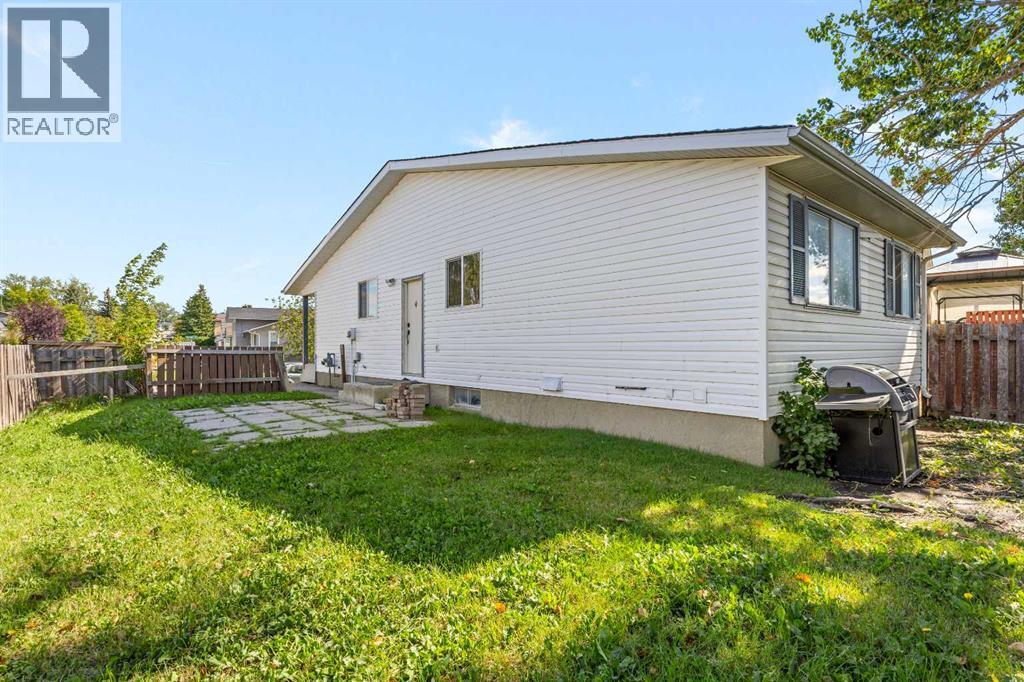 3 Emberdale Way Se, Airdrie, Alberta  T4B 1Z3 - Photo 2 - A2342556