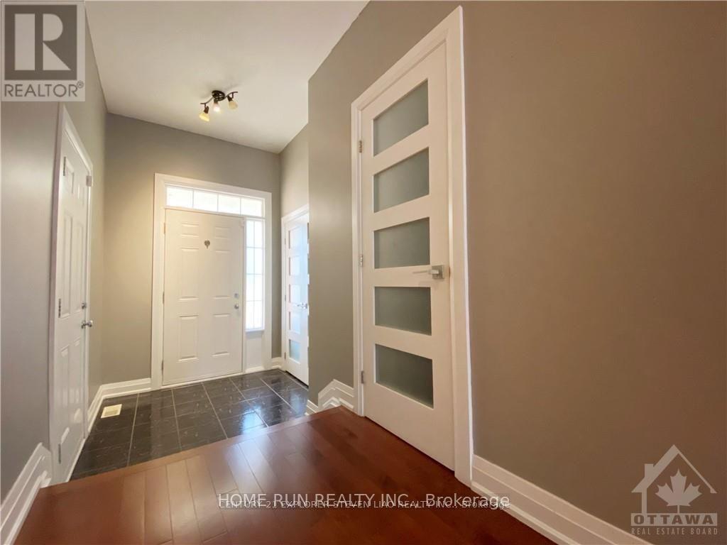 714 Nakina Way, Ottawa, Ontario  K1V 2H9 - Photo 4 - X13794828