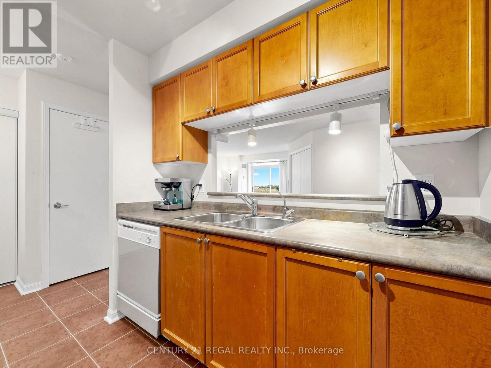 724 - 650 Lawrence Avenue W, Toronto, Ontario  M6A 3E8 - Photo 17 - C13794918