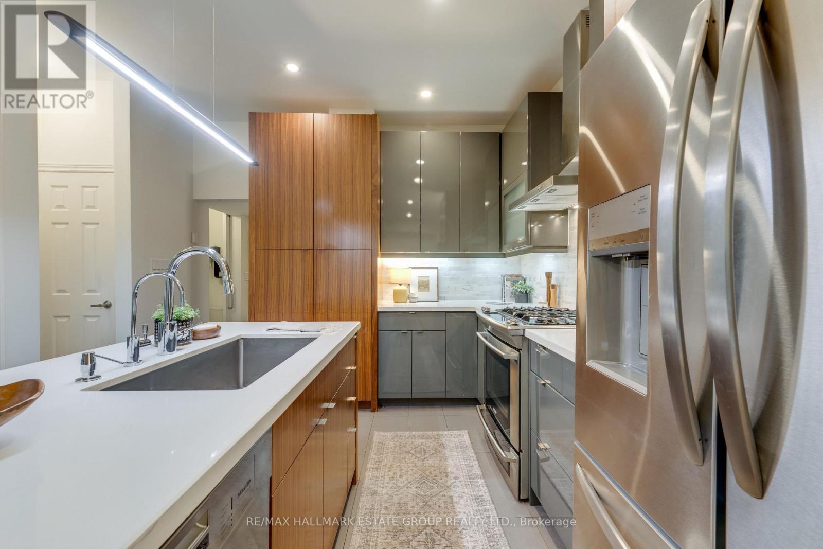 157 Heward Avenue, Toronto, Ontario  M4M 2T6 - Photo 19 - E13794906