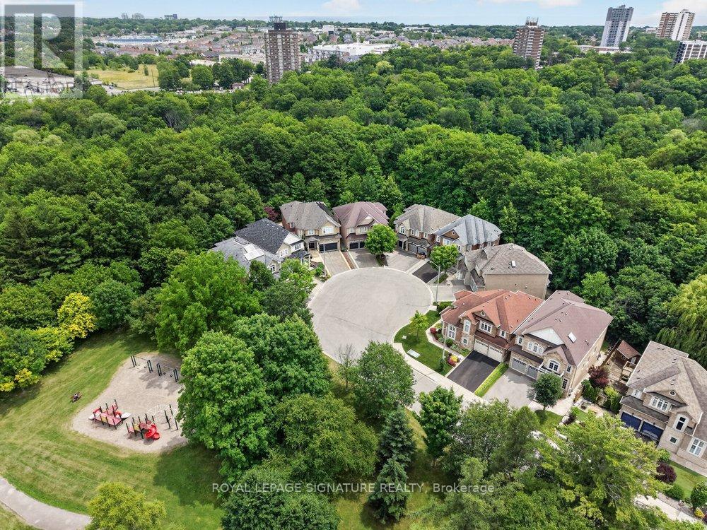5 Broderick Place, Toronto, Ontario  M1L 0E3 - Photo 4 - E13794922