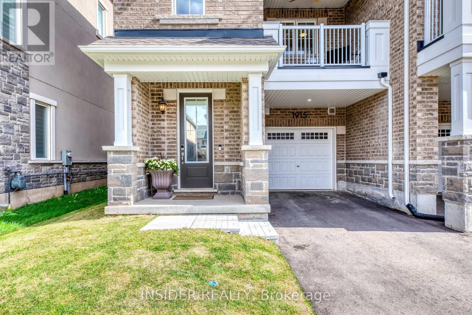 1915 Thames Circle, Milton, Ontario  L9E 1Y9 - Photo 2 - W13794928