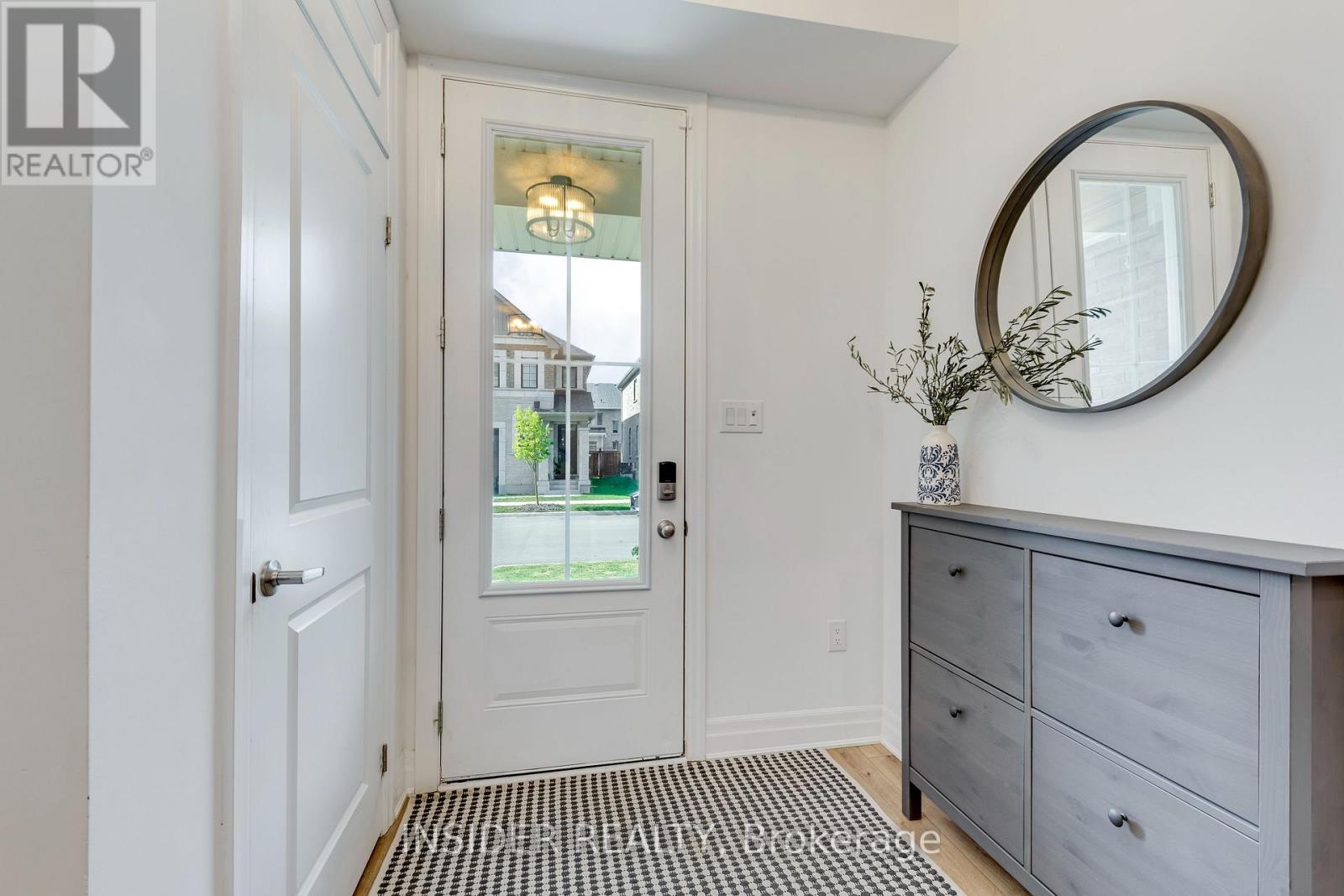 1915 Thames Circle, Milton, Ontario  L9E 1Y9 - Photo 4 - W13794928