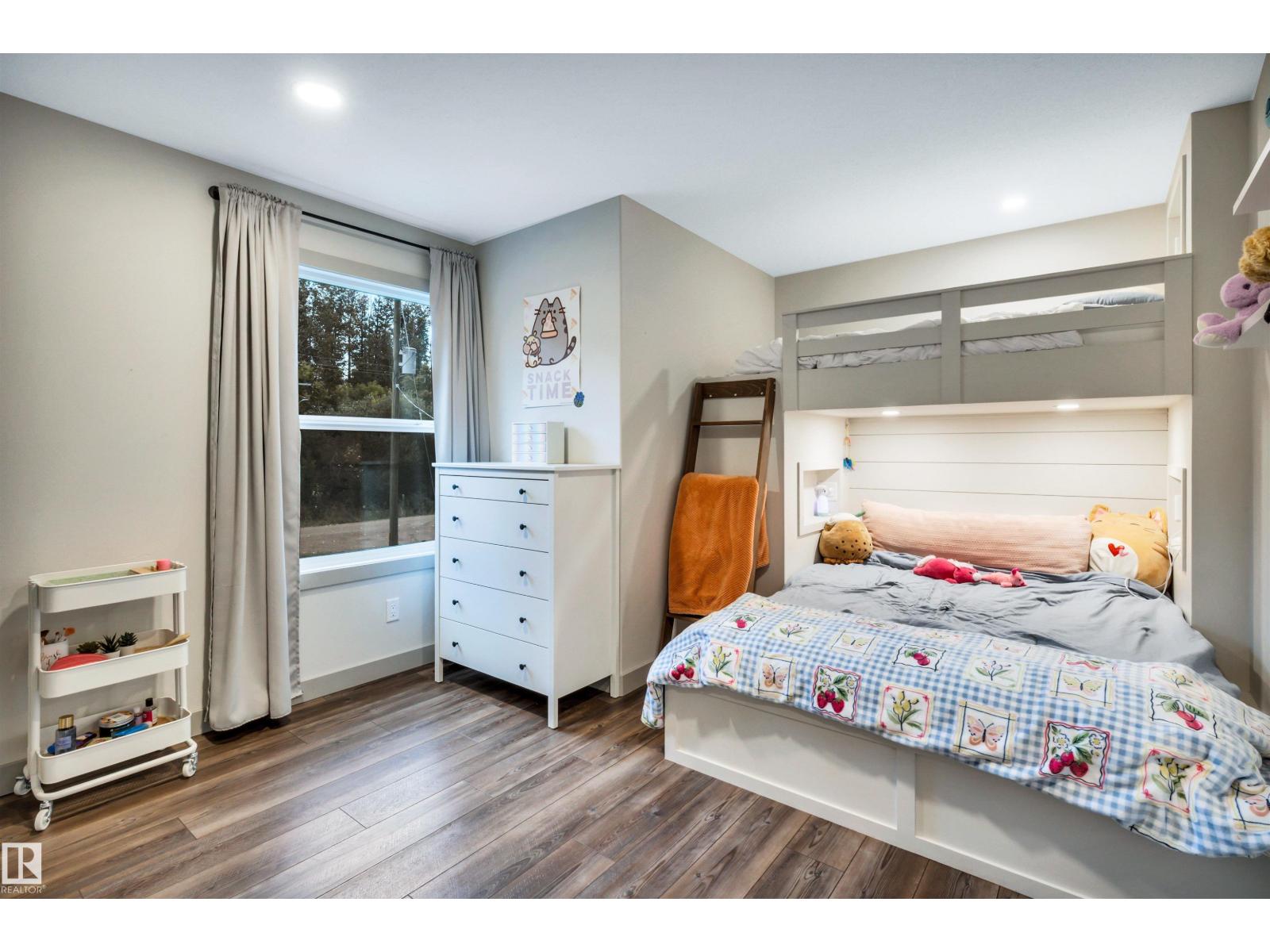 66 Beach AV photo 42