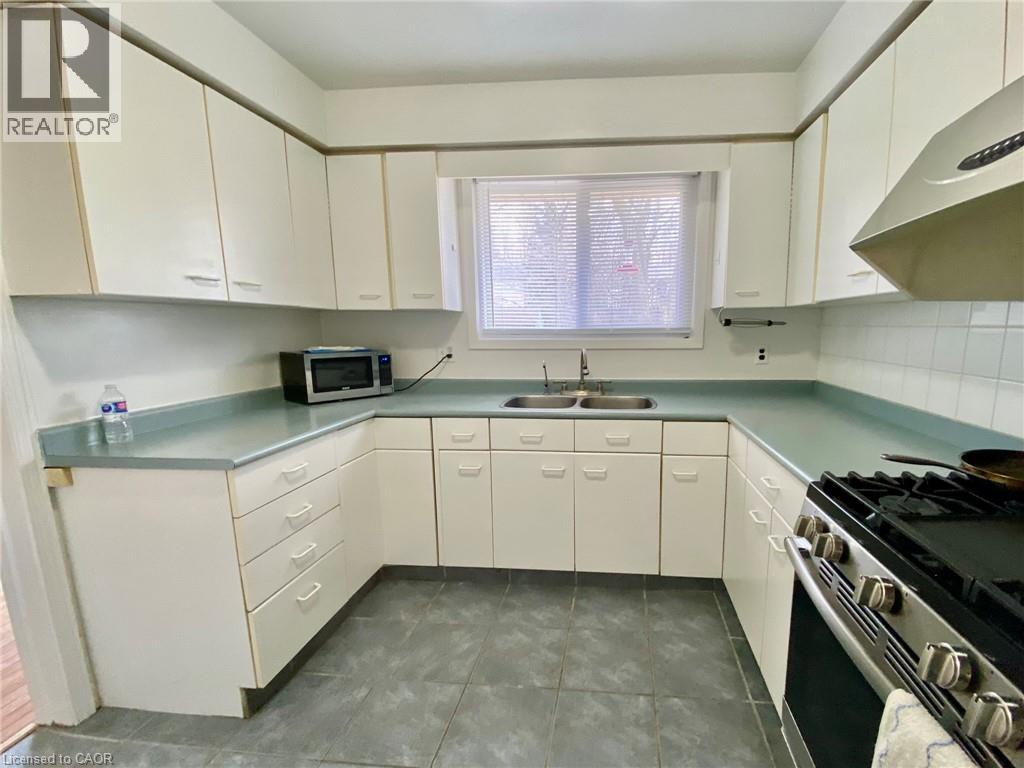 109 Moccasin Drive Unit# 2, Waterloo, Ontario  N2L 4C2 - Photo 2 - 40864235