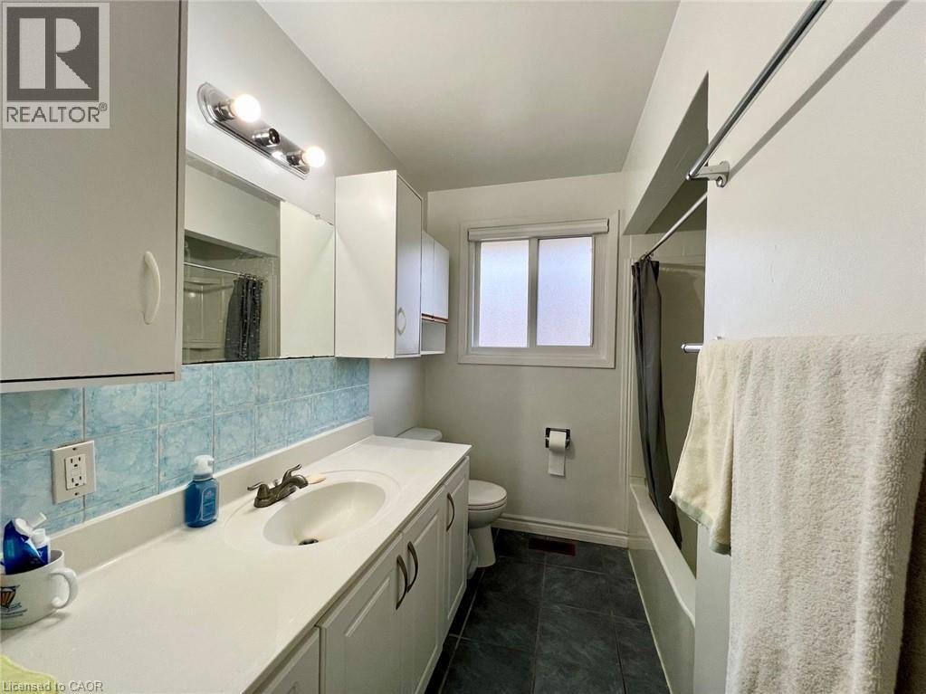 109 Moccasin Drive Unit# 2, Waterloo, Ontario  N2L 4C2 - Photo 5 - 40864235