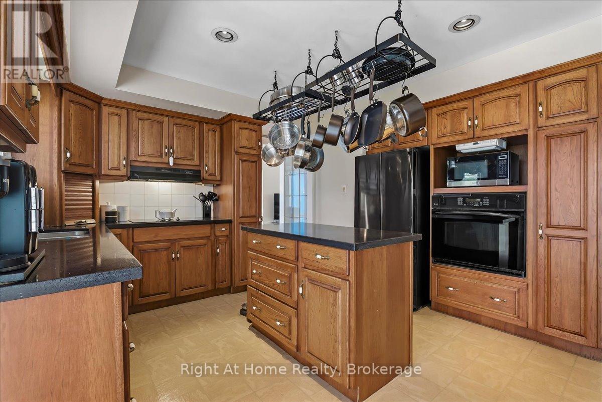 1252 Britannia Road, Burlington, Ontario  L7P 0G1 - Photo 18 - W13795134