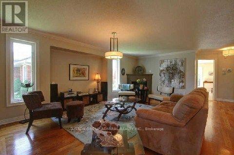 153 Niagara Drive, Oshawa, Ontario L1G 8A6 - Photo 5 - E13795056