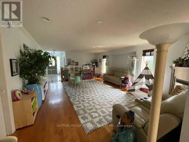 Main Level - 153 Niagara Drive, Oshawa (Samac), Ontario  L1G 8A6 - Photo 6 - E13795058