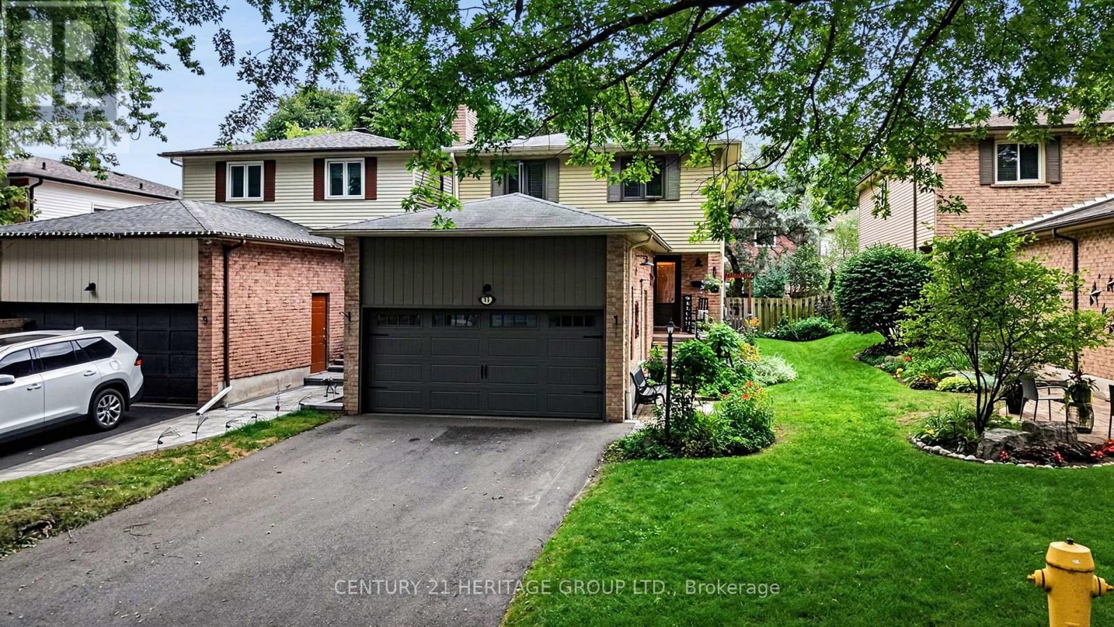 11 BISHOP CRESCENT, markham (markham village), Ontario