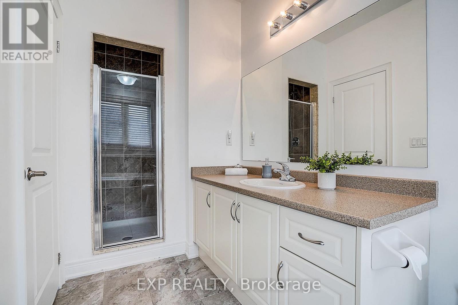 574 Sweetwater Crescent, Newmarket (Glenway Estates), Ontario  L3X 0H6 - Photo 18 - N13795100