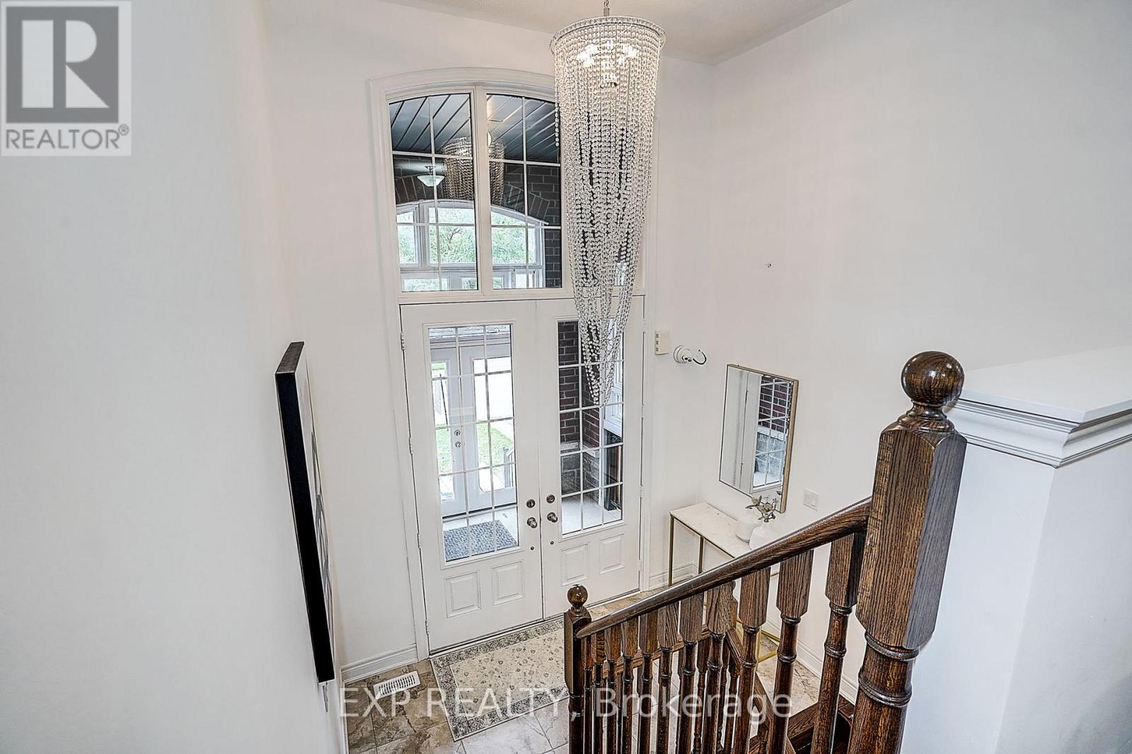 574 Sweetwater Crescent, Newmarket (Glenway Estates), Ontario  L3X 0H6 - Photo 2 - N13795100