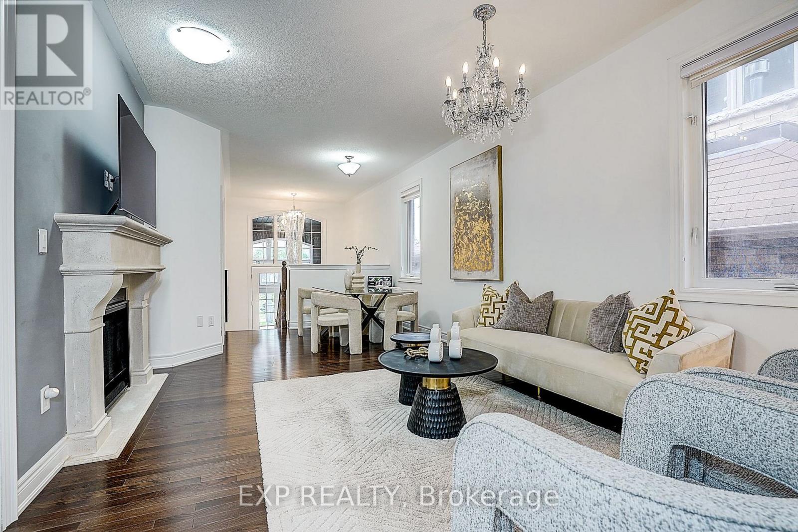 574 Sweetwater Crescent, Newmarket (Glenway Estates), Ontario  L3X 0H6 - Photo 4 - N13795100