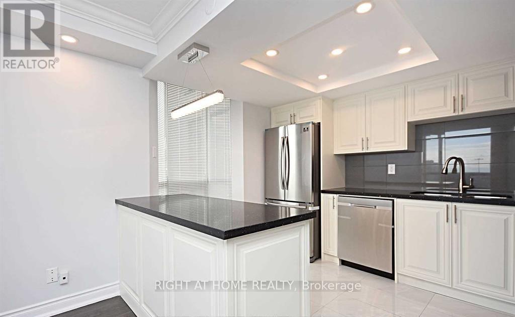 1110 - 4450 Tucana Court, Mississauga (Hurontario), Ontario  L5R 3R4 - Photo 3 - W13794954