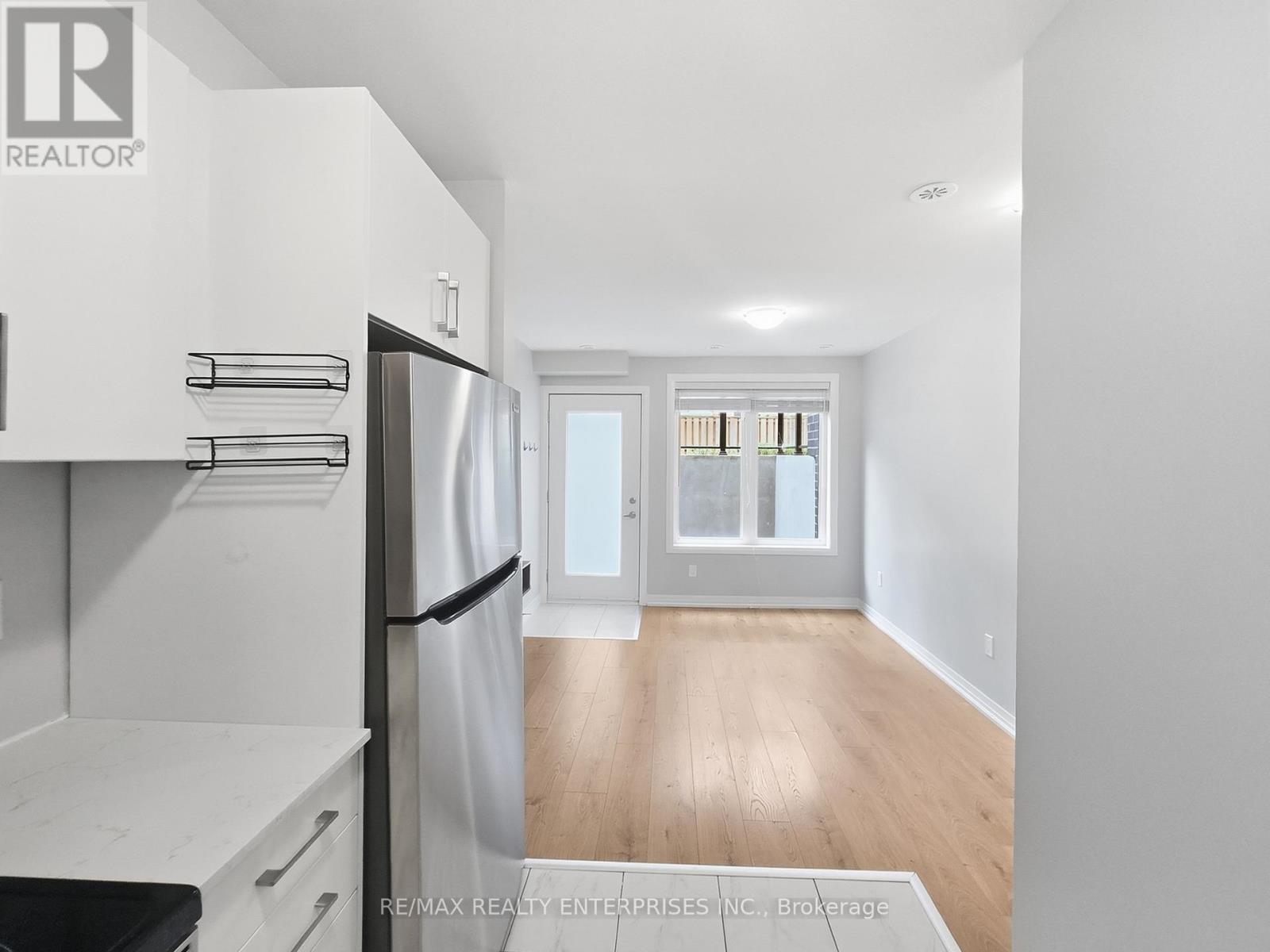 123 - 1145 JOURNEYMAN LANE Mississauga (Clarkson) Ontario Canada L5J0B5 4