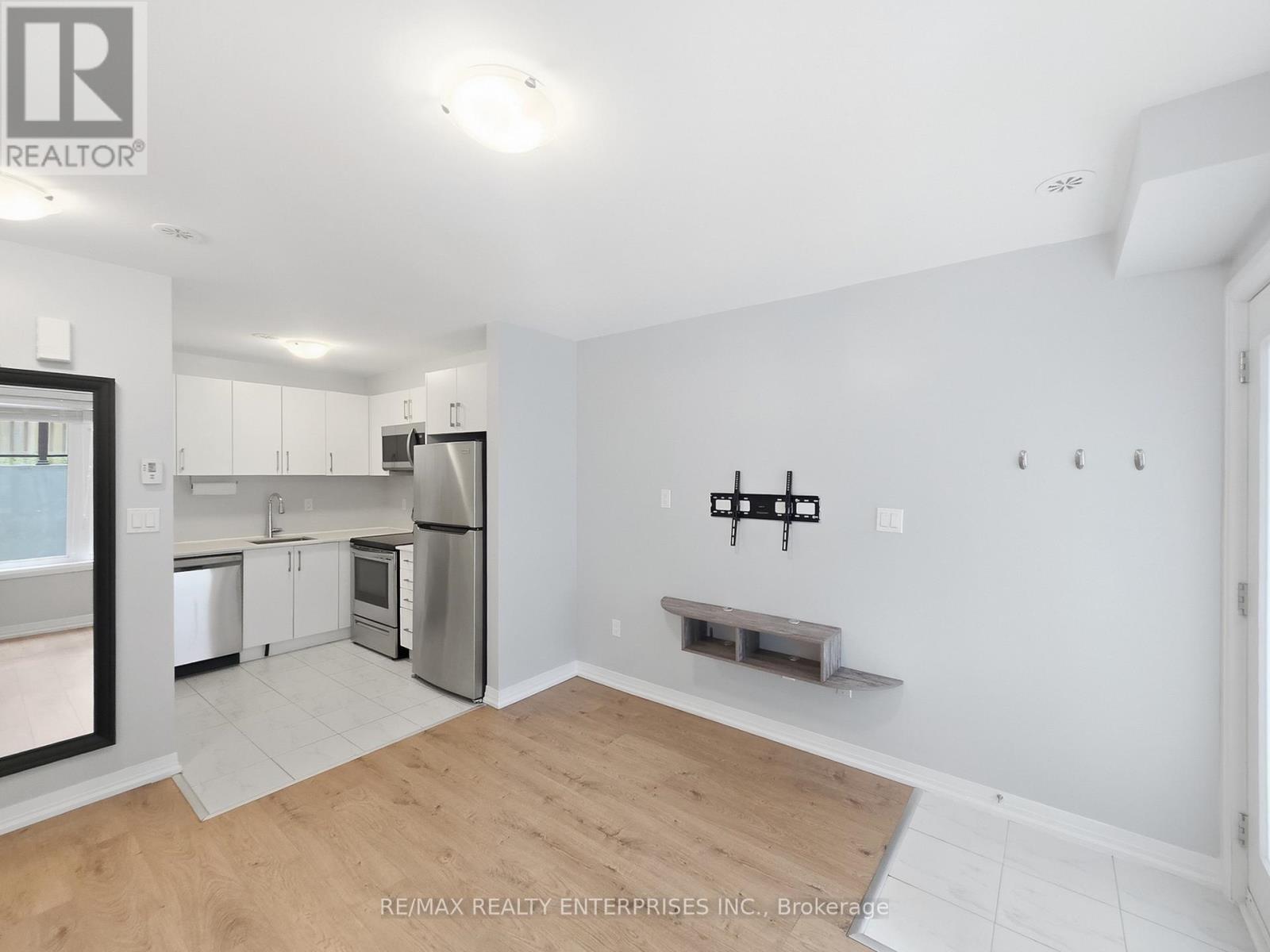 123 - 1145 JOURNEYMAN LANE Mississauga (Clarkson) Ontario Canada L5J0B5 5