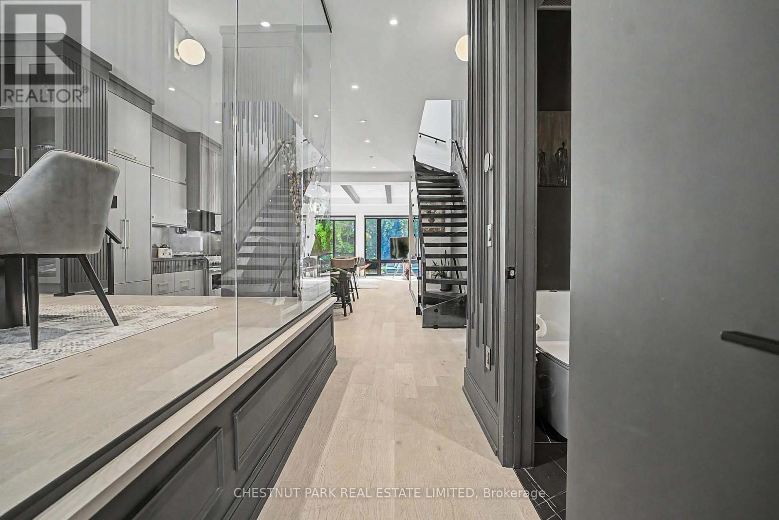 150 Sheldon Avenue, Toronto, Ontario  M8W 4L6 - Photo 3 - W13794984