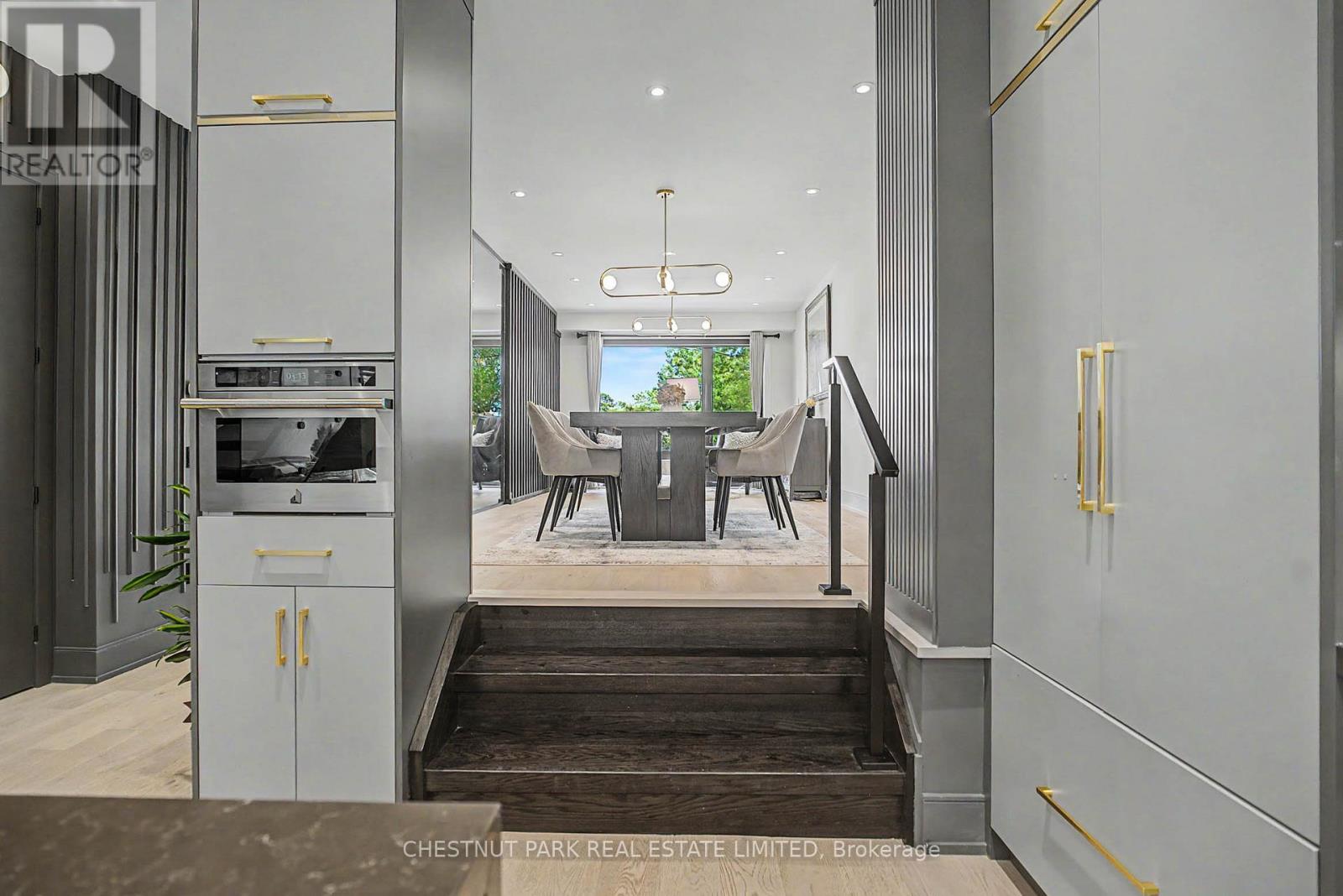 150 Sheldon Avenue, Toronto, Ontario  M8W 4L6 - Photo 5 - W13794984