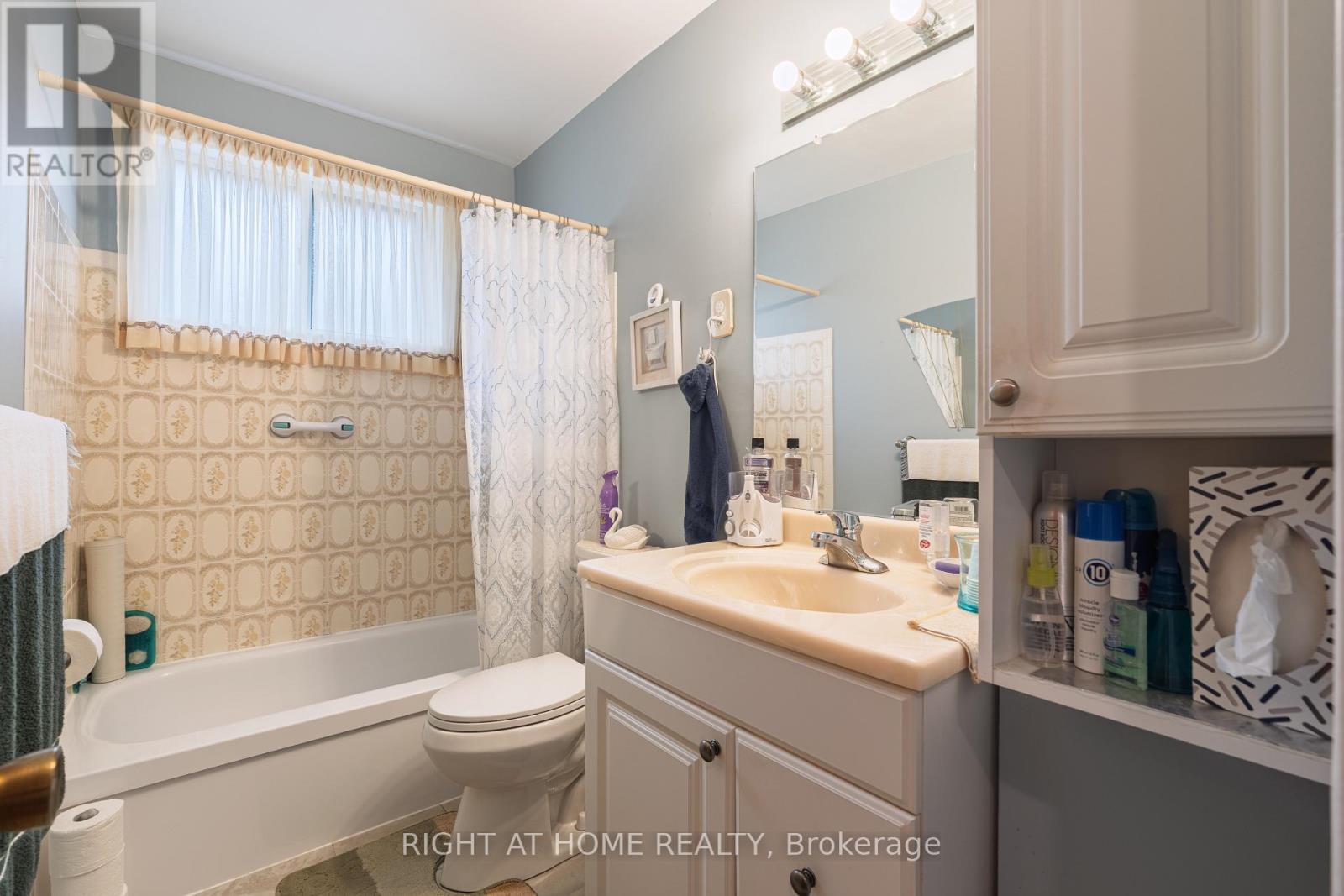 22 Monterrey Drive, Toronto (Thistletown-Beaumonde Heights), Ontario  M9V 1S8 - Photo 17 - W13794996