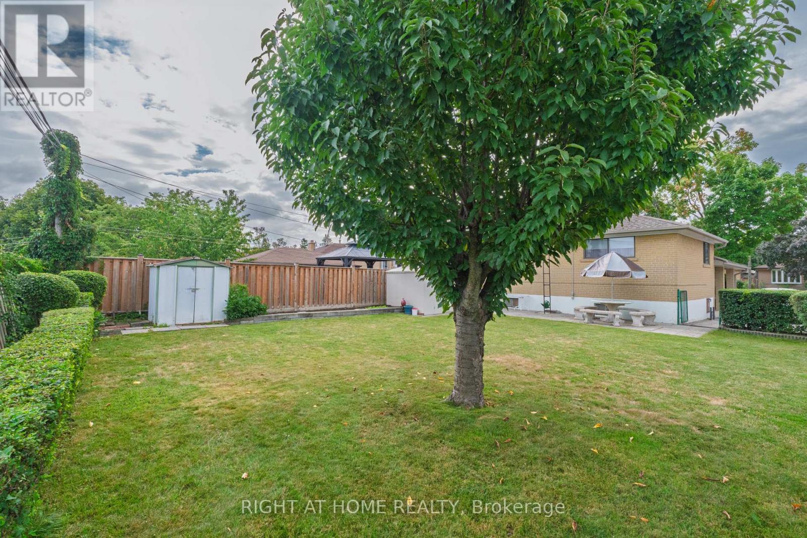 22 Monterrey Drive, Toronto (Thistletown-Beaumonde Heights), Ontario  M9V 1S8 - Photo 23 - W13794996