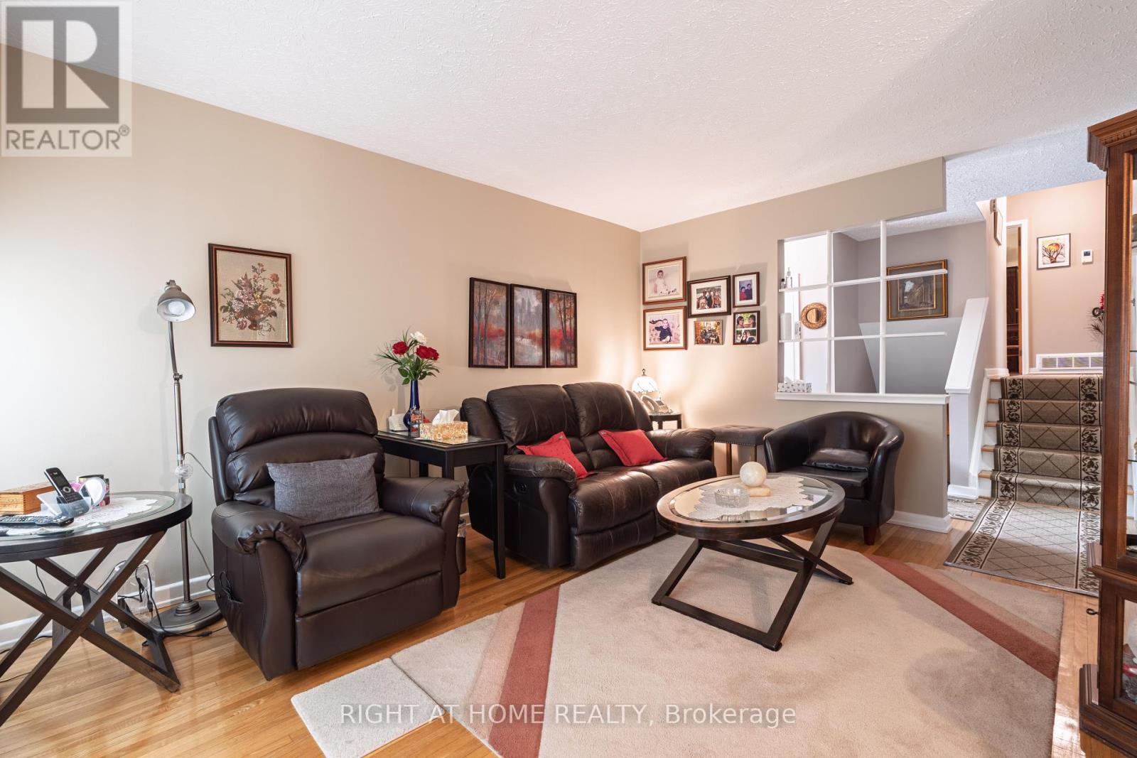 22 Monterrey Drive, Toronto (Thistletown-Beaumonde Heights), Ontario  M9V 1S8 - Photo 6 - W13794996