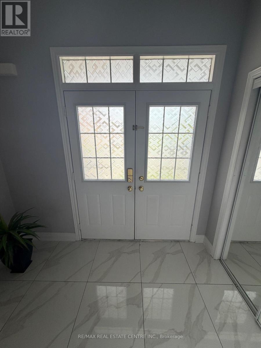 79 Templehill Road, Brampton (Sandringham-Wellington), Ontario  L6R 0Z8 - Photo 3 - W13795016