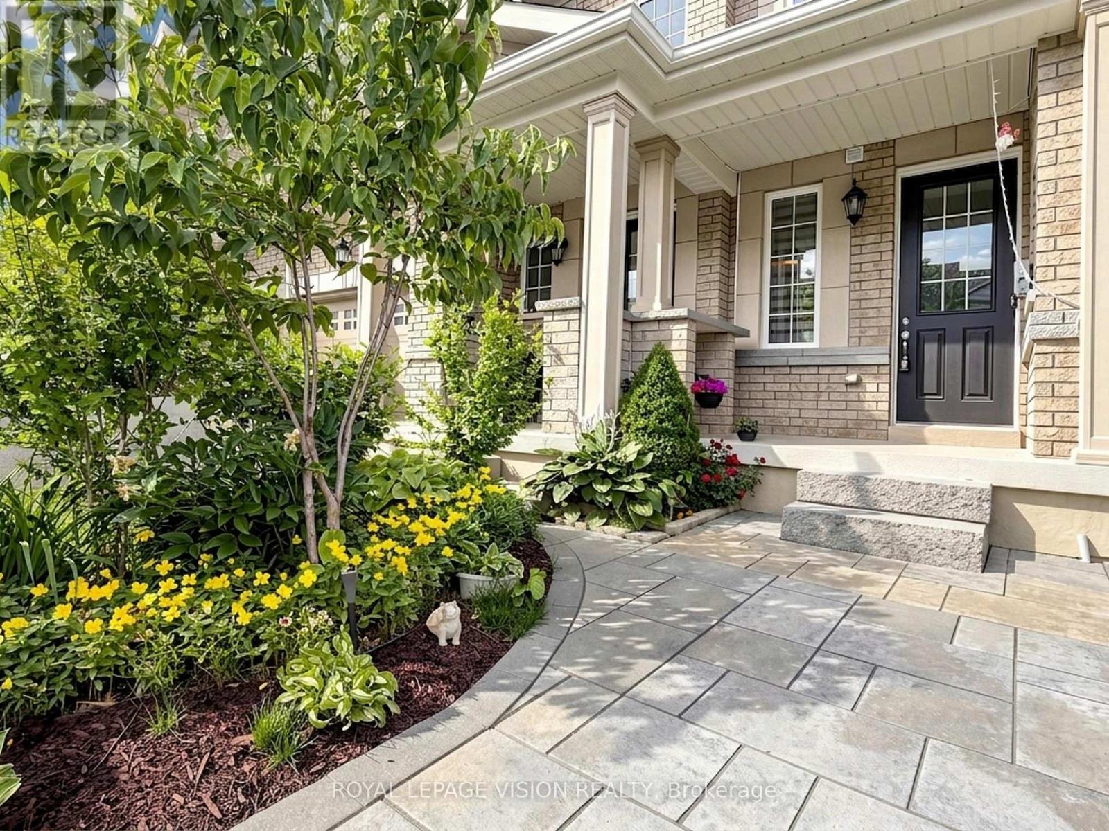 24 Pennycross Crescent, Brampton, Ontario  L7A 4M1 - Photo 3 - W13795034