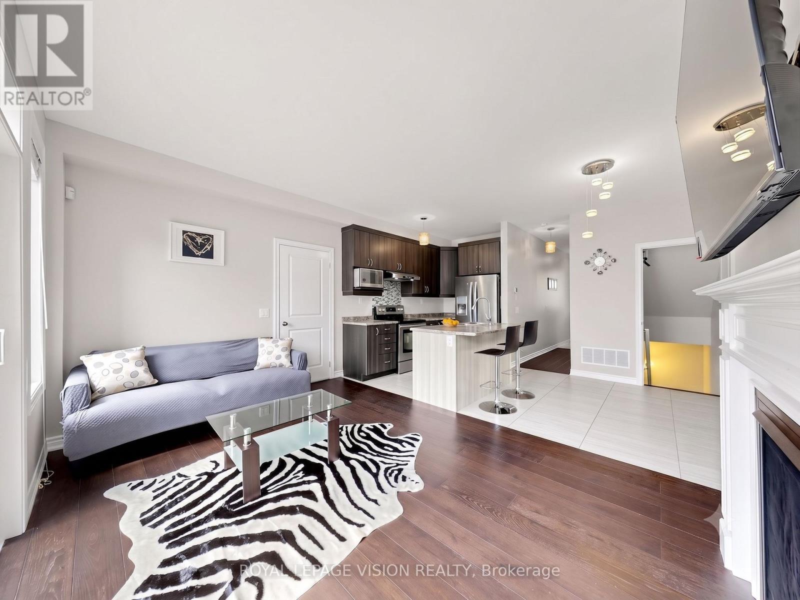 24 Pennycross Crescent, Brampton, Ontario  L7A 4M1 - Photo 4 - W13795034