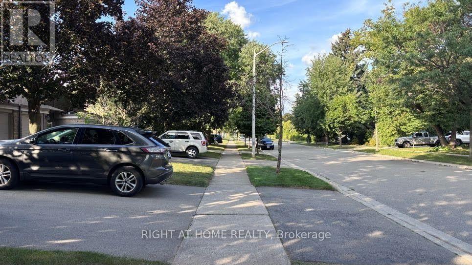 584 FORESTWOOD CRESCENT