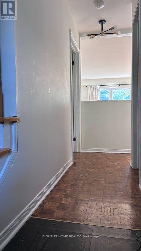 584 Forestwood Crescent, Burlington (Appleby), Ontario  L7L 4K3 - Photo 4 - W13795094