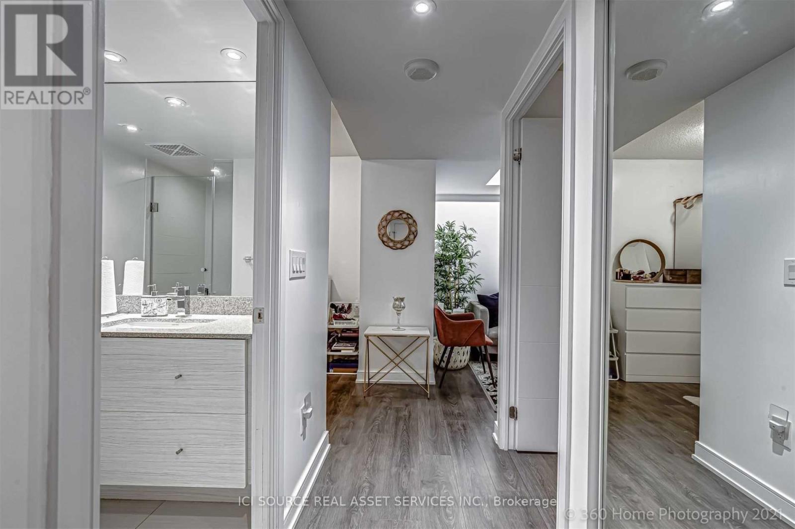 1020 - 525 Adelaide Street W, Toronto, Ontario M5V 0N7 - Photo 3 - C13795142