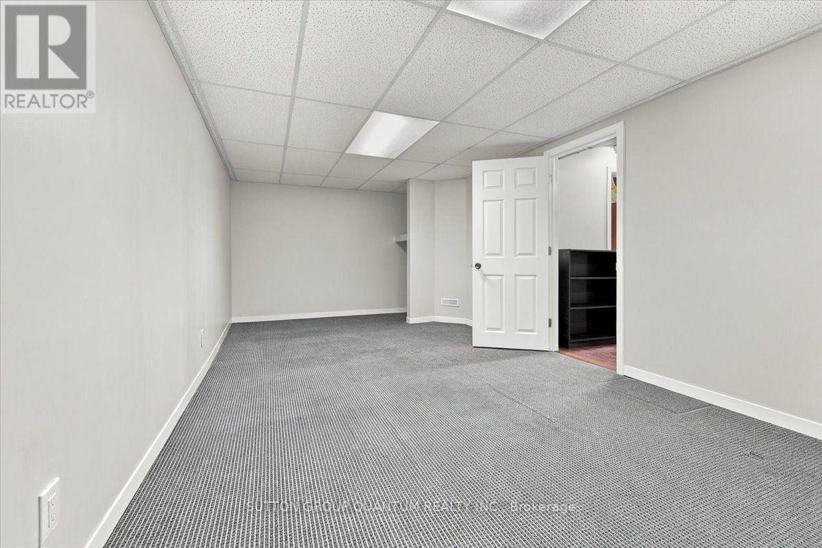 325 Erindale Drive, Burlington, Ontario  L7L 4T3 - Photo 28 - W13795166