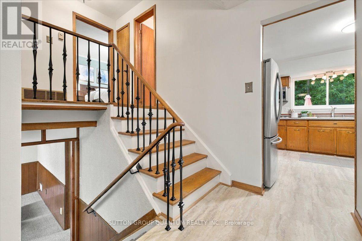 325 Erindale Drive, Burlington, Ontario  L7L 4T3 - Photo 4 - W13795166