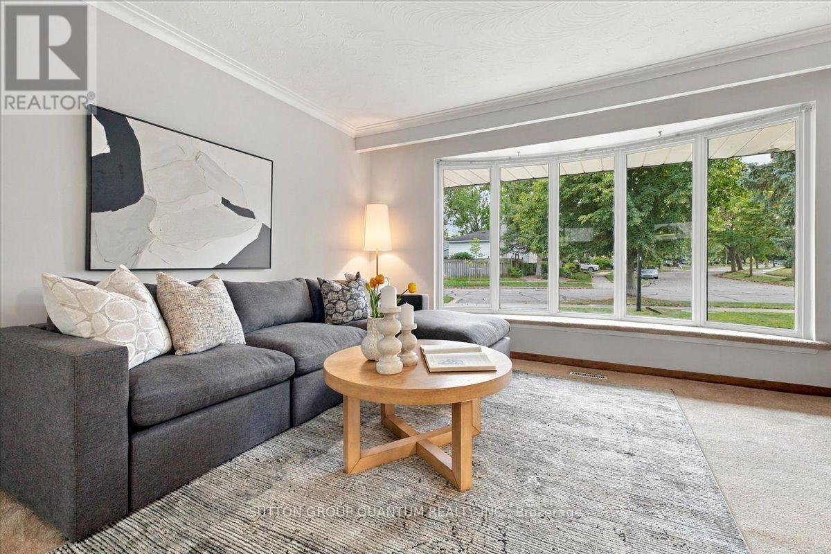 325 Erindale Drive, Burlington, Ontario  L7L 4T3 - Photo 6 - W13795166