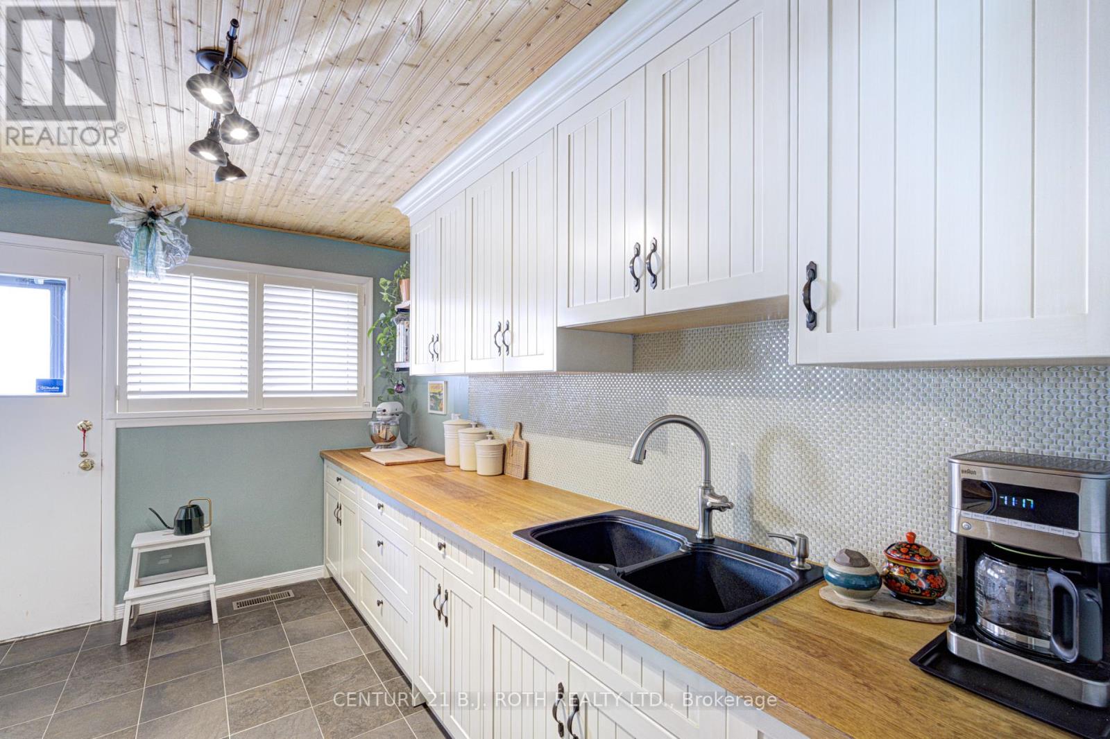 109 Wincott Drive, Toronto, Ontario  M9R 2P5 - Photo 17 - W13795190
