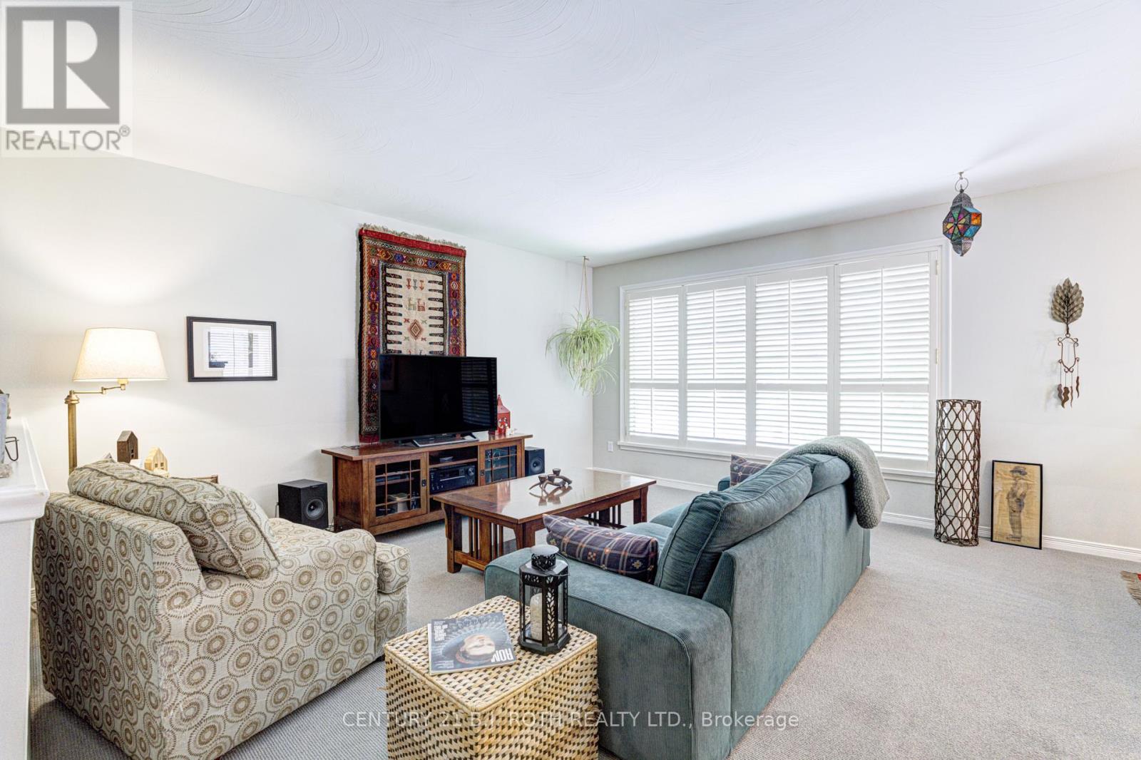 109 Wincott Drive, Toronto, Ontario  M9R 2P5 - Photo 4 - W13795190