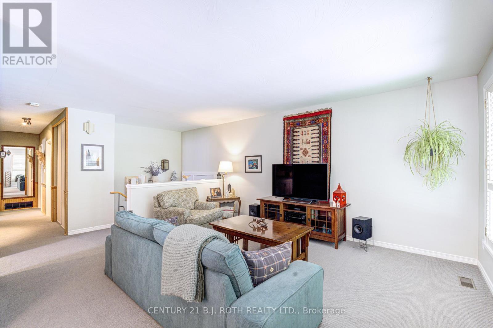 109 Wincott Drive, Toronto, Ontario  M9R 2P5 - Photo 6 - W13795190