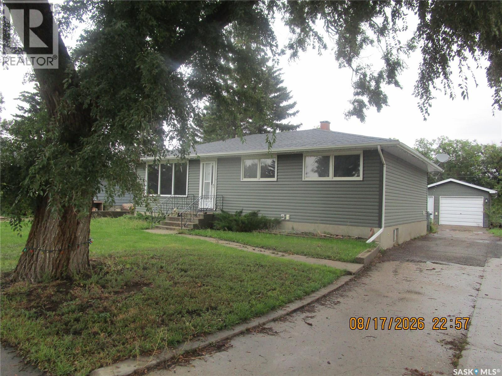 112 Wood Crescent, Assiniboia, Saskatchewan  S0H 0B0 - Photo 1 - SK048239