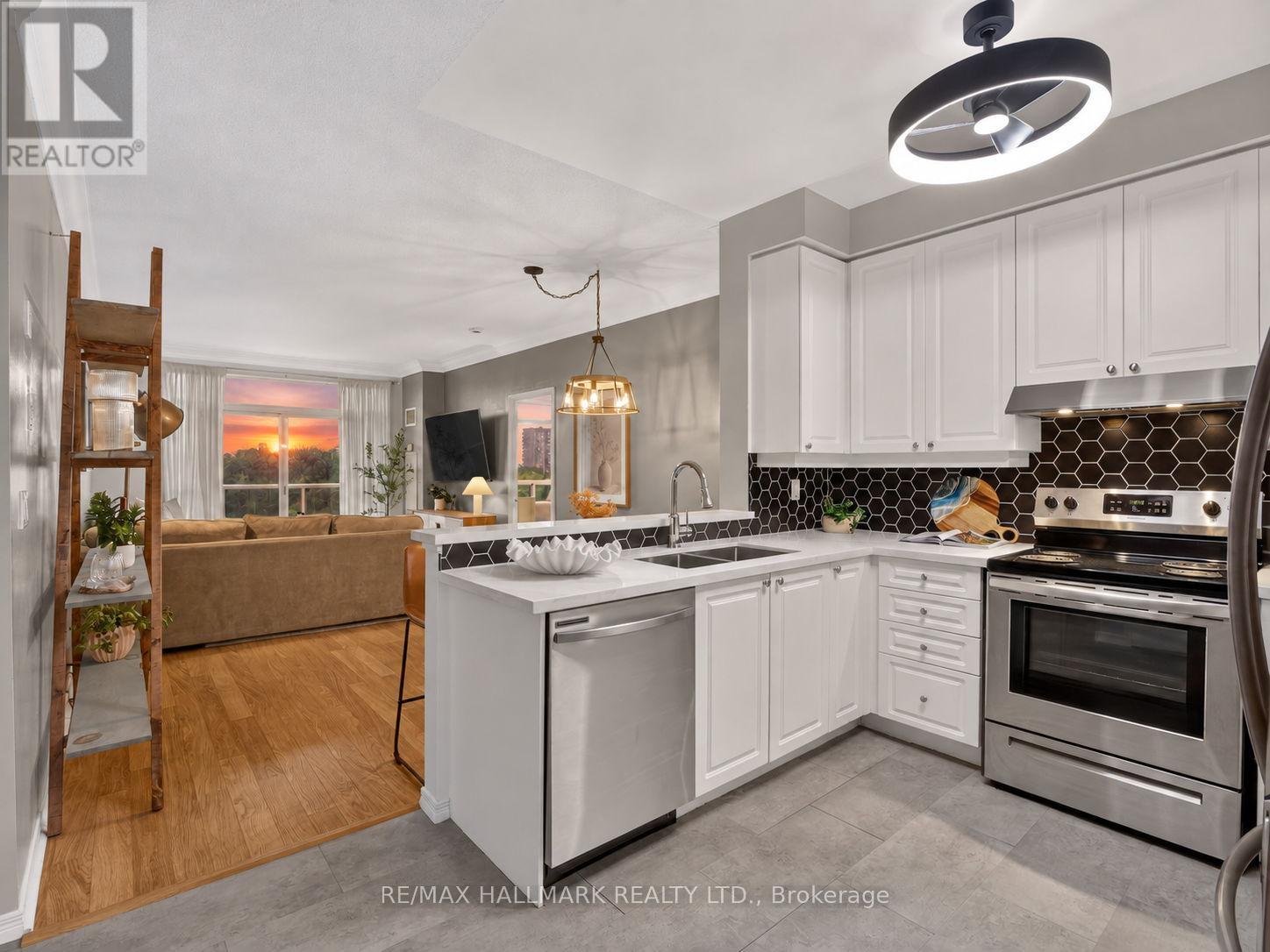 Ph918 - 3650 Kingston Road, Toronto, Ontario  M1M 3X9 - Photo 2 - E13765292
