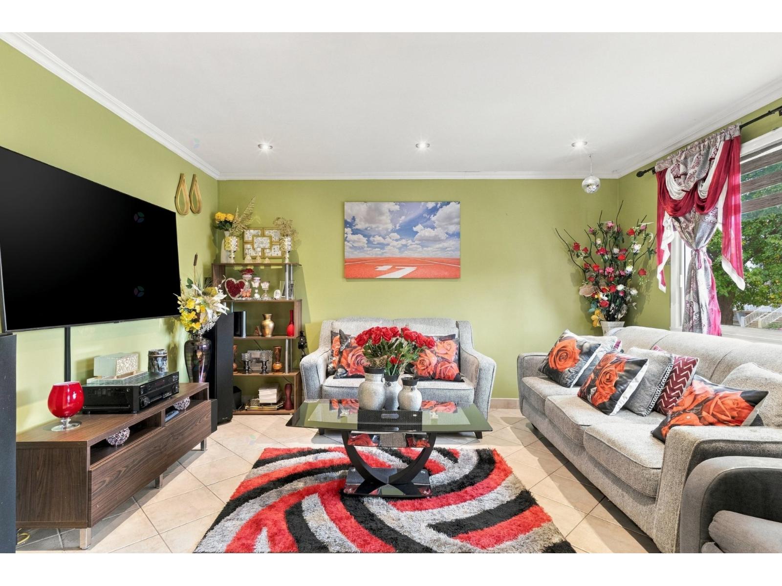 11868 Av. Nicolas-Appert Montréal (Rivière-des-Prairies/Pointe-aux-Trembles) Quebec Canada H1E2R7 4