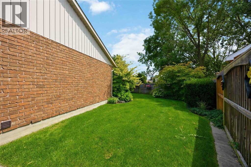 821 Carriage Way, Sarnia, Ontario  N7W 0A5 - Photo 38 - 26022857