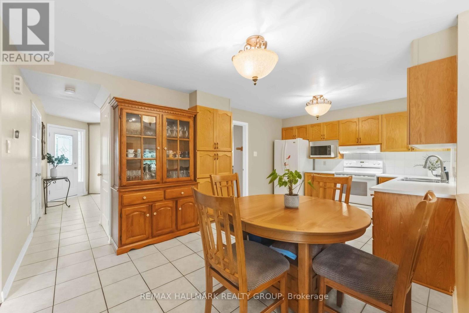 2053 Rolling Brook Drive, Ottawa, Ontario  K1W 1C9 - Photo 12 - X13795330